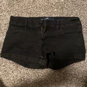 black hollister low rise short shorts